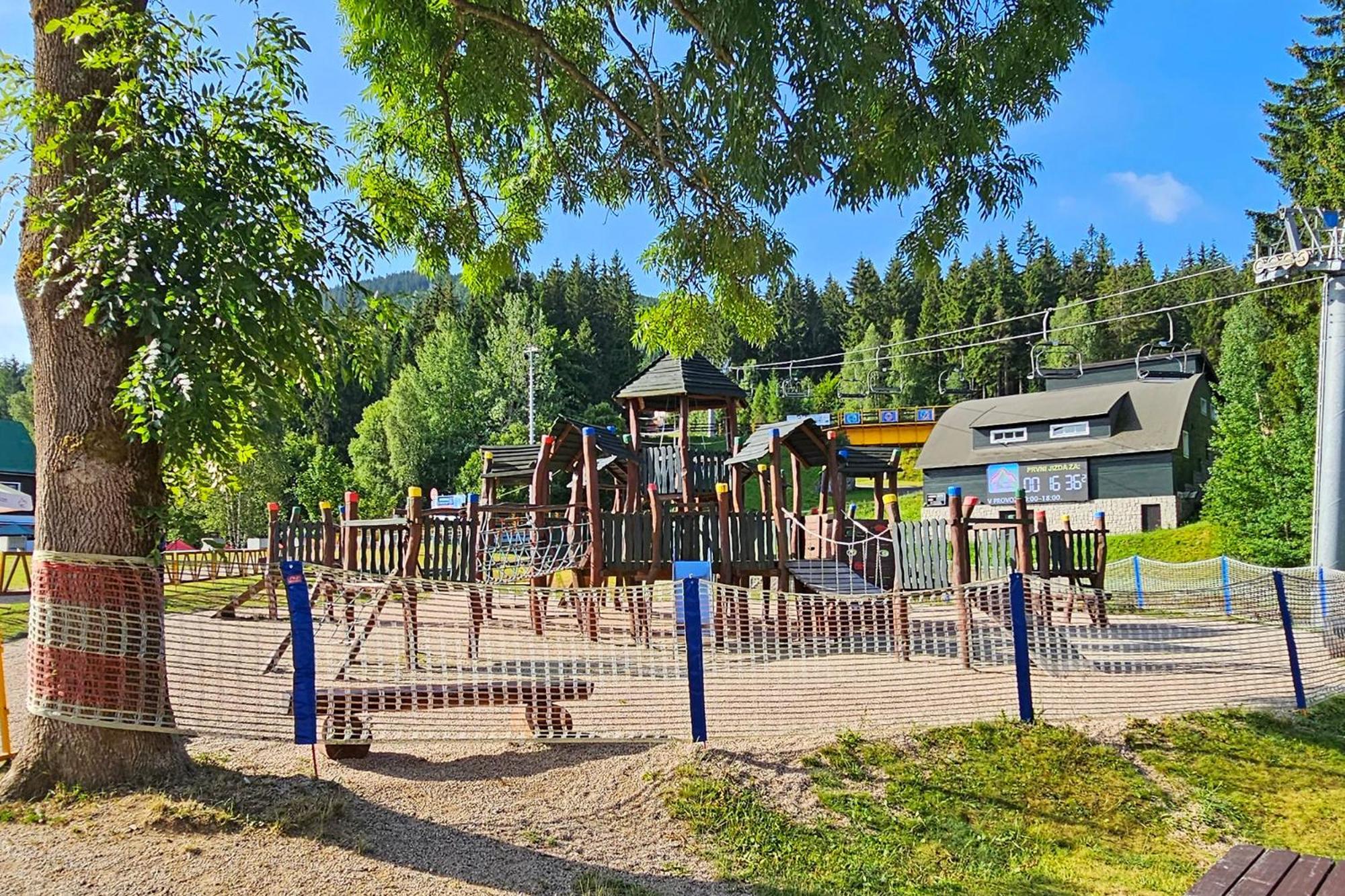 Enjoyharrachov - Atraktivni Slunny Klimatizovany Apartman 14 V Centru Harrachova Se Saunou, Parkovanim, Wifi-Wlan, Sat, Herni Konzoli, Pc S Win 10, Netflix Zdarma A Moznosti Dobijeni Auta S Jedinecnym Vyhledem Na Certovu Horu Se Skokanskymi Mustky Εξωτερικό φωτογραφία
